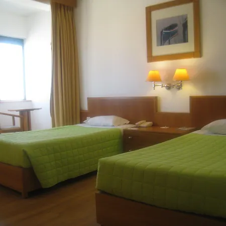 Tryp By Wyndham Parque 4* מונטיז'ו