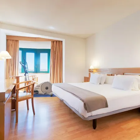 Tryp By Wyndham Parque מונטיז'ו