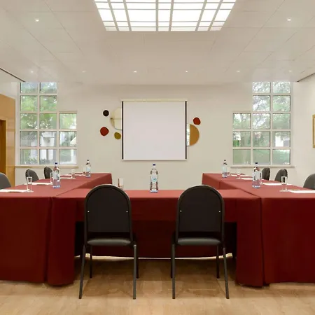 Tryp By Wyndham Parque 4*