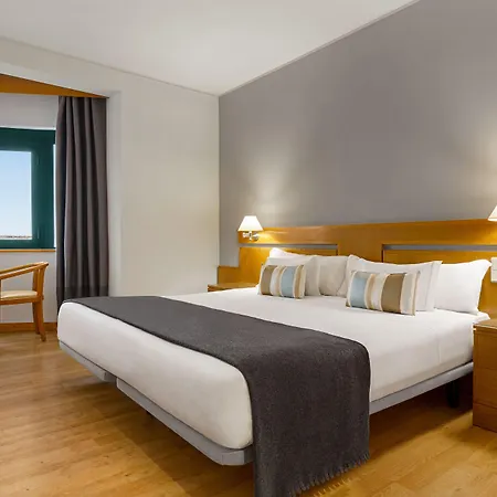 Tryp By Wyndham Parque מלון 4*