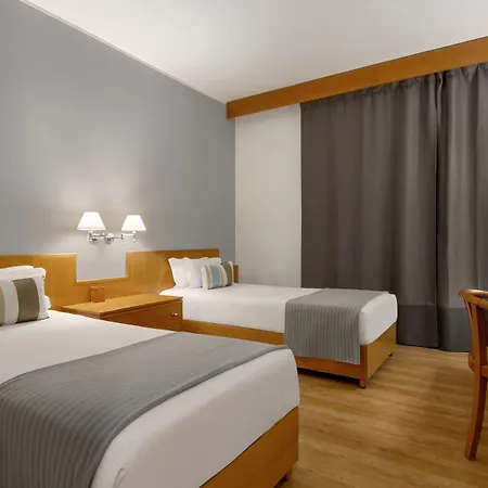 Tryp By Wyndham Parque מונטיז'ו