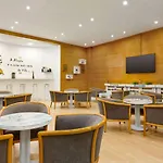 Hotel Tryp By Wyndham Parque 4*