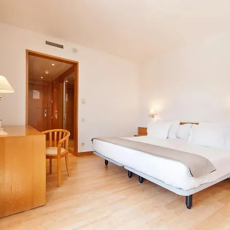 Tryp By Wyndham Parque 4*