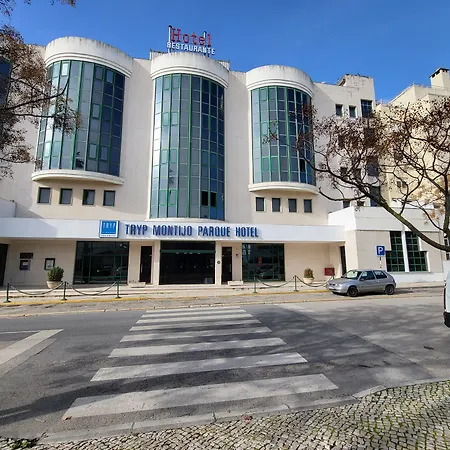 Hotel Tryp By Wyndham Parque 4*