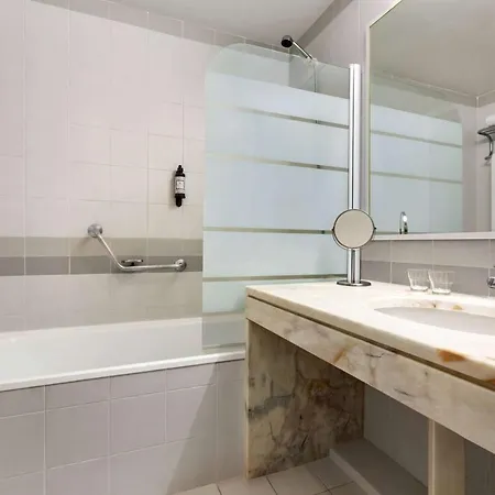 Hotel Tryp By Wyndham Parque 4*