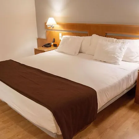 Hotel Tryp By Wyndham Parque 4*