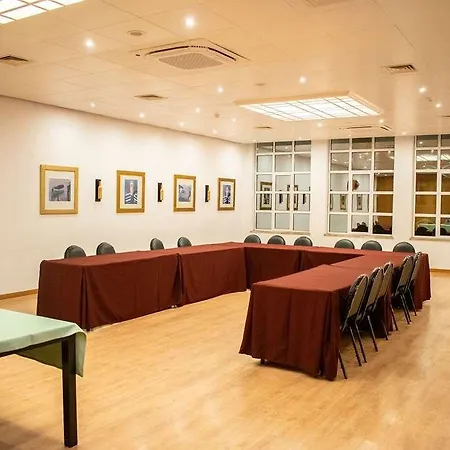 Hotel Tryp By Wyndham Parque 4*