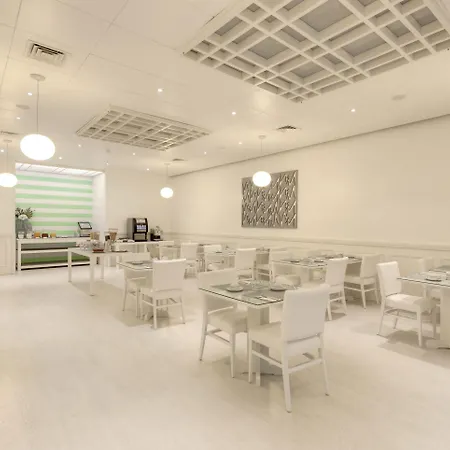 Tryp By Wyndham Parque 4*