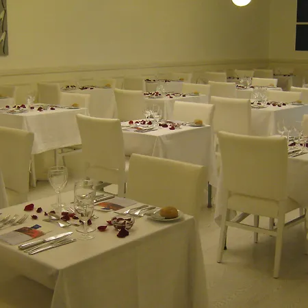 Tryp By Wyndham Parque 4*