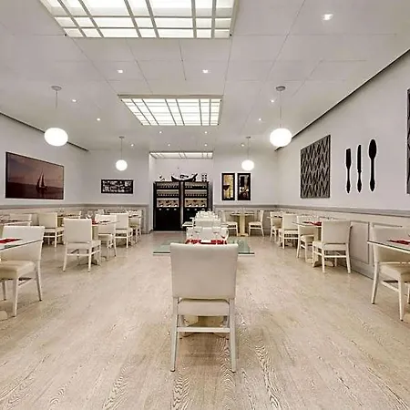 Hotel Tryp By Wyndham Parque 4*