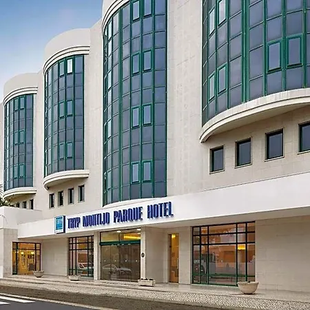 Hotel Tryp By Wyndham Parque 4*