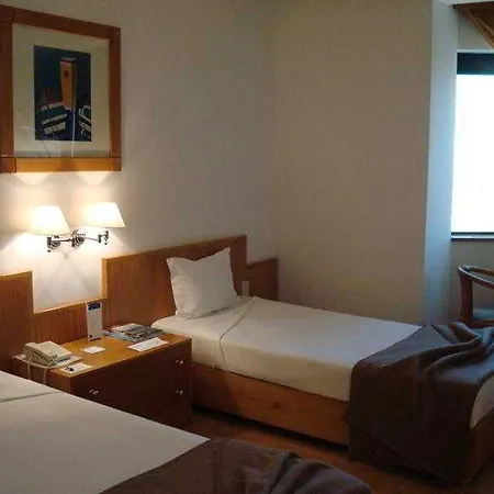 Tryp By Wyndham Parque 4*