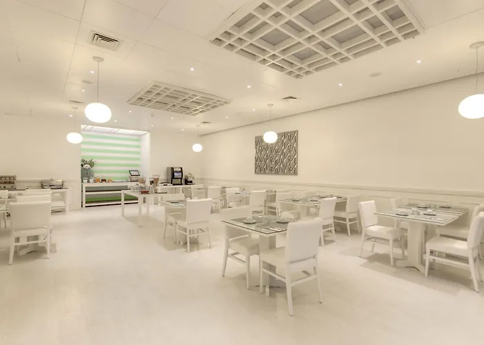 Tryp By Wyndham Parque 4*